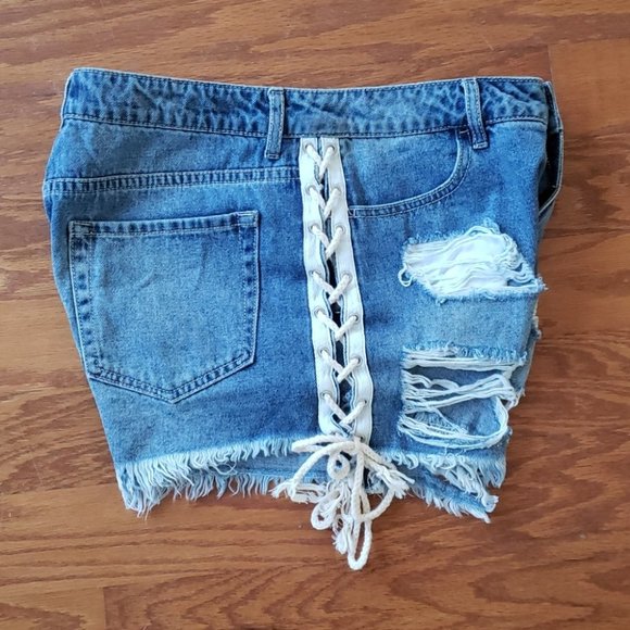 Laced Ripped Jean Shorts - Picture 3 of 4